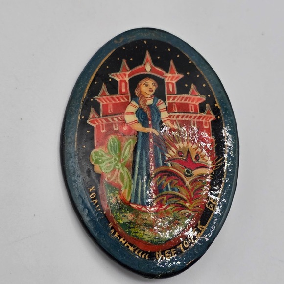 Hand-Painted Russian Lacquer Brooch Oval Folk Art Woman Castle Dragon Vintage - Picture 6 of 10
